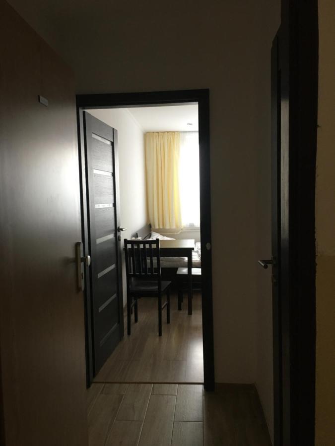 Lovely Studio Apartment Nové Zámky Kültér fotó
