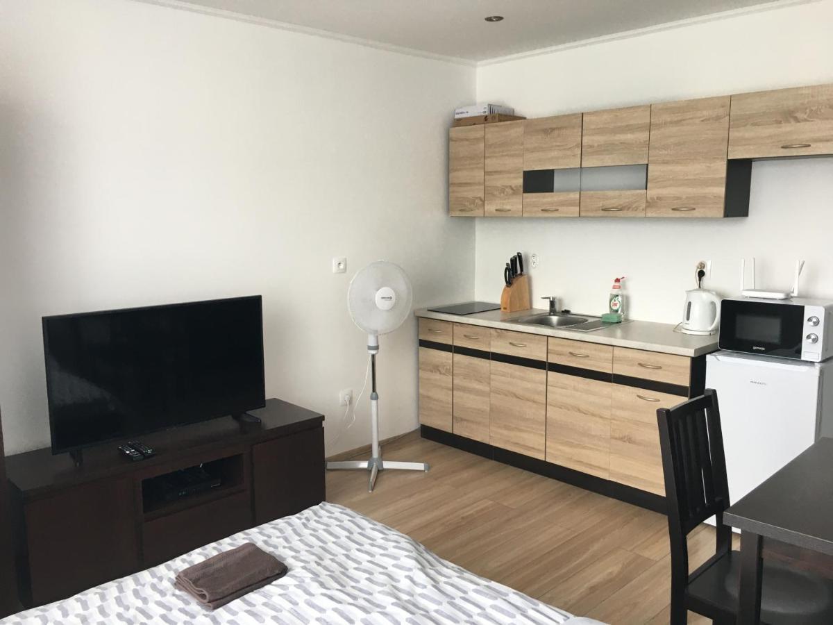Lovely Studio Apartment Nové Zámky Kültér fotó