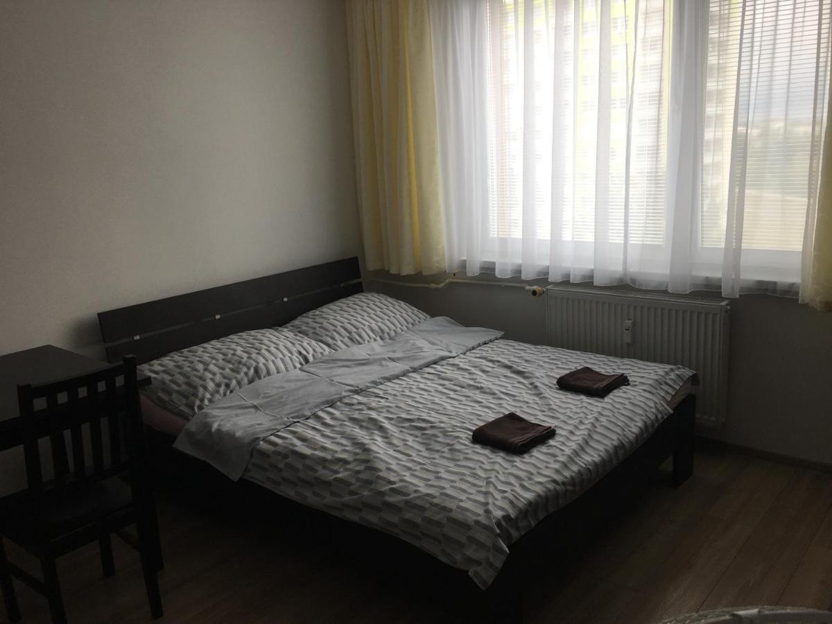 Lovely Studio Apartment Nové Zámky Kültér fotó